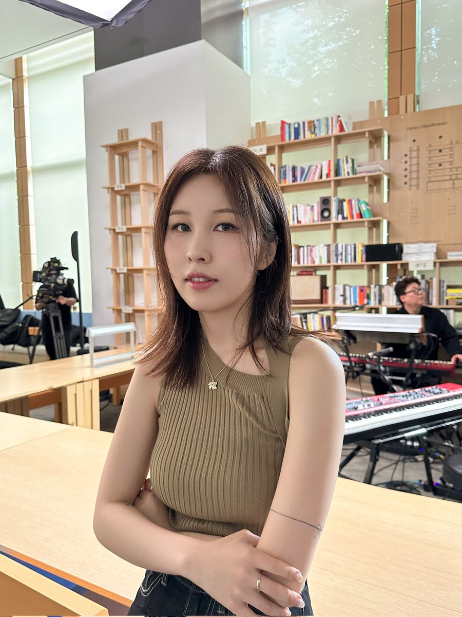 antennamusic's tweet photo. #권진아 

권진아가 출연한 Tiny Desk Korea Interview가 공개되었습니다💜 

지금 유튜브 ‘Tiny Desk Korea’채널에서 시청하실 수 있습니다👀 
🔗 https://t.co/Oq4bCrINHi 

#KwonJinAh 
#타이니데스크 #tinydesk https://t.co/d6dVLdIYDq
