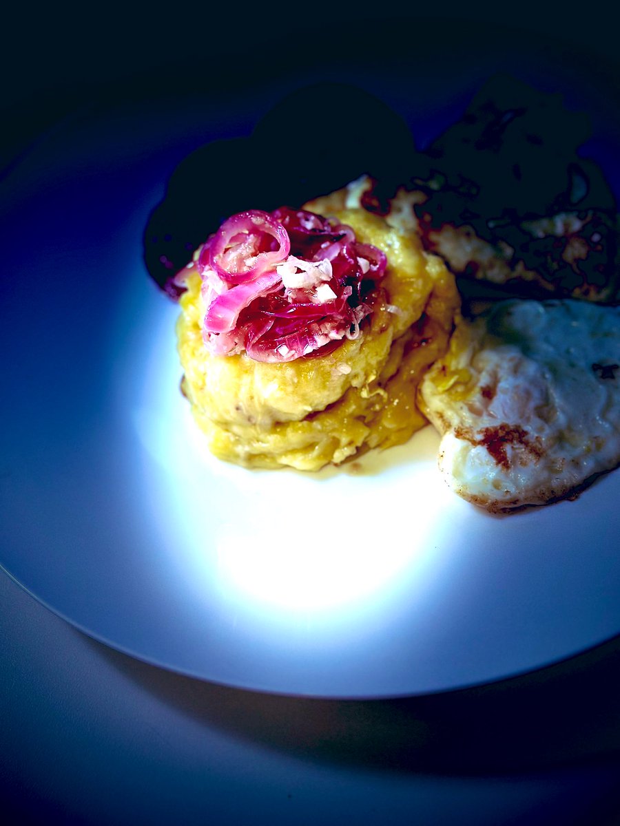 molinanoel18's tweet photo. Caribbean top fall classic dishes: My homemade Dominican Republic DR Creamy Mangú with smashed plantains, fried Queso Panela, Egg, Dry thin sliced salami topped with vinegar garlic ruby onions 🇩🇴👨🍳📸🍃🍂🌴🌊 #mangu #DR #fallcuisine https://t.co/WALn5R39lX