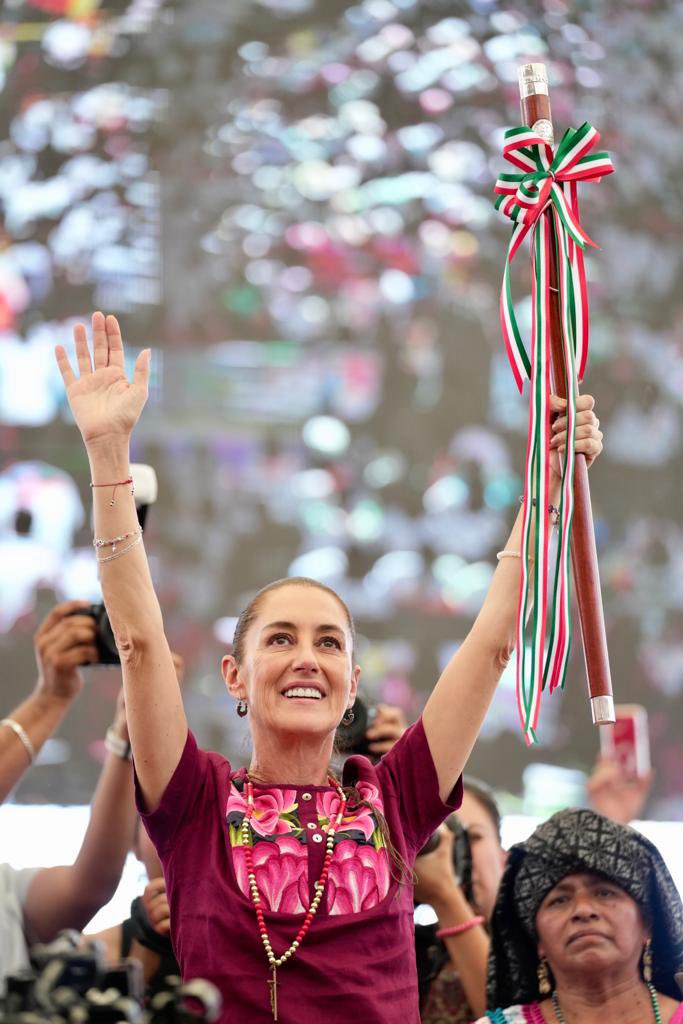 Nancy_Benitez_'s tweet photo. 👏🏻 Con la presencia de 19 mil asistentes este día visitó nuestro estado la Coordinadora Nacional de los Comités de la 4T, @Claudiashein, para firmar el Acuerdo de la Unidad para la Transformación de #Oaxaca.
#LaEsperanzaNosUne #UnidadYMovilización #DistritoXV https://t.co/2C7xxwqcRk