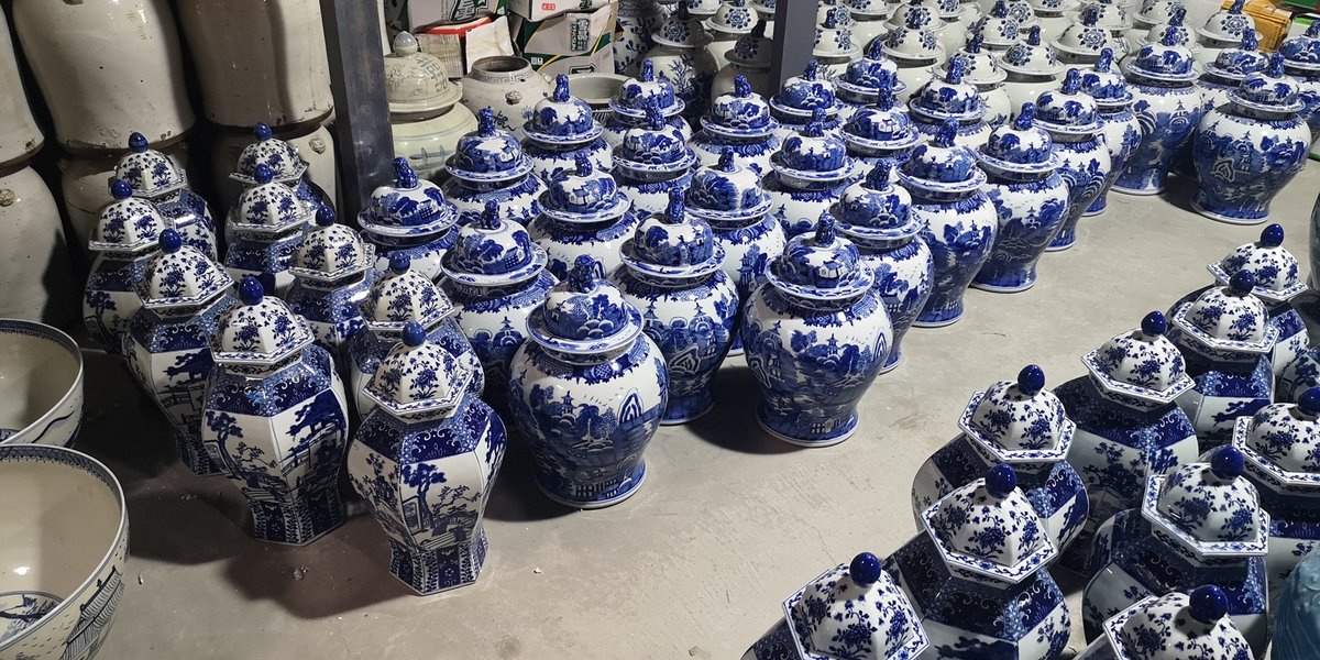 Jingdezhen ceramic blue and white ginger jars

#blueandwhitegingerjars #blueandwhitehomedecor #blueandwhiteamour #blueandwhitechina #blueandwhiteporcelain #blueandwhitecrush #gingerjar #gingerjars #gingerjarstyling #bluewillow #cantonporcelain #pagodas #interiors #interior