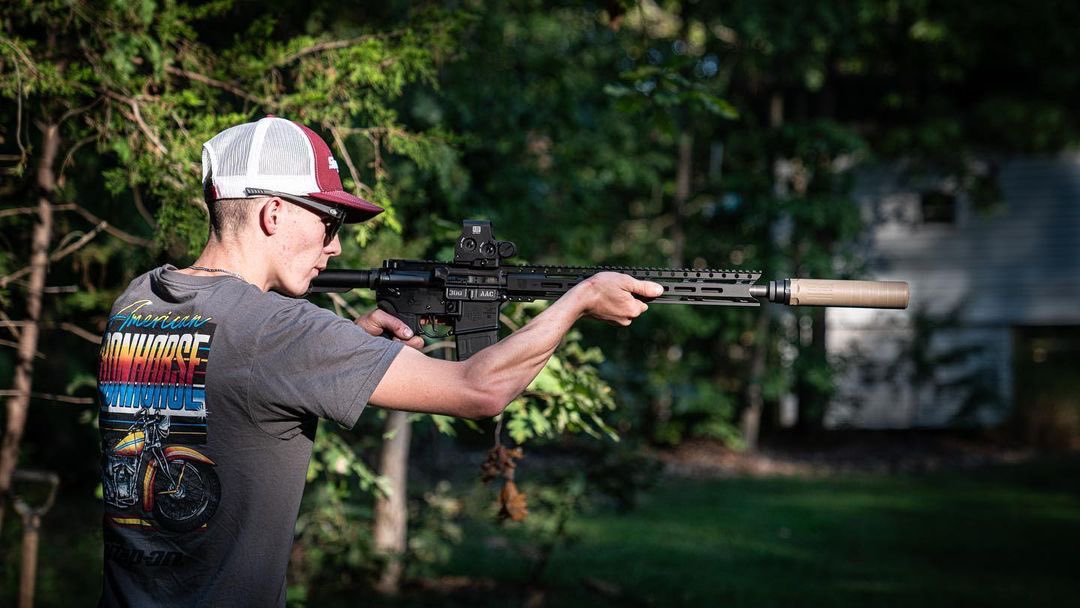 Jarrett’s poor AR was lacking the correct noise level requirements to shoot at #suppressednation so we fixed him up with a #yhm flash hider and dropped a #diligentdefenseco Enticer S Ti on it. 
#diamondbackfirearms #eotech #suppressed #suppressor #silencer