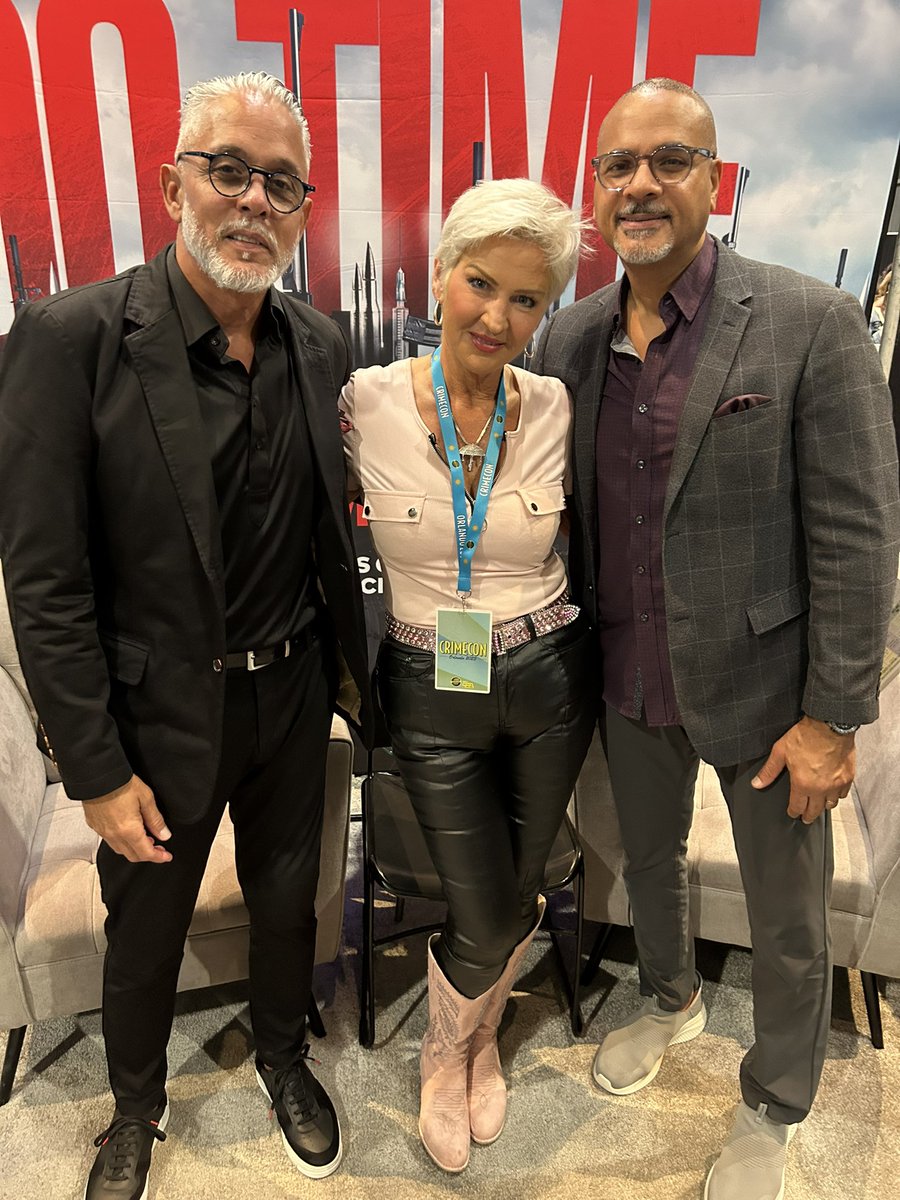 tvonetv's tweet image. We had a fantastic time at #CrimeCon23. Big thanks to all the #TrueCrime fans who visited our photo booth, stopped by to say hi to the #ATLHomicide detectives, and a special shoutout to the brave souls who took our lie detector challenge! 🕵️‍♂️📸🔍#CrimeCon