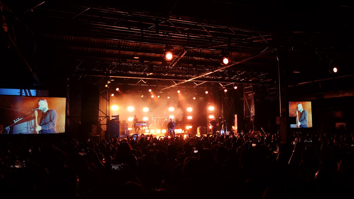 _Ivan__Sanchez's tweet photo. White Lies, en vivo...
@whiteliesmusic thanks for the excelent show!
#whitelies #asitrynottofallapart #asitrynottofallaparttour #biggerthanus #envivo #livemusic #conciertosgdl #conciertos #concierto #concerts #concert #guanamorteatroestudio #indierock #rockalternativo #ilovemusic https://t.co/qydSGxigTp
