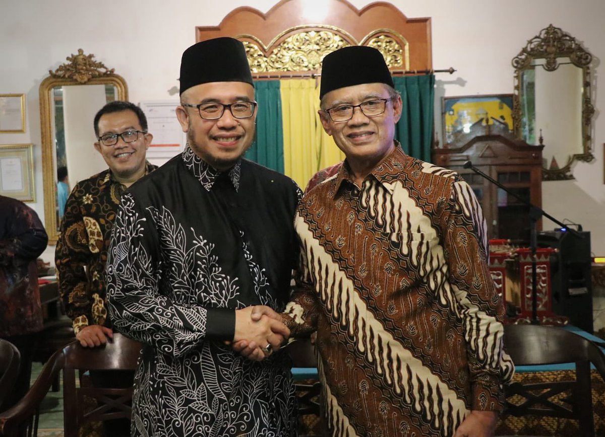 HaedarNs's tweet photo. Semalam Ahad (25/9) menerima silaturahim Mufti Negeri Perlis Malaysia, Dato’ Mohd Asri Zainul Abidin bersama rombongan di Yogyakarta. https://t.co/nZFnviLKKu