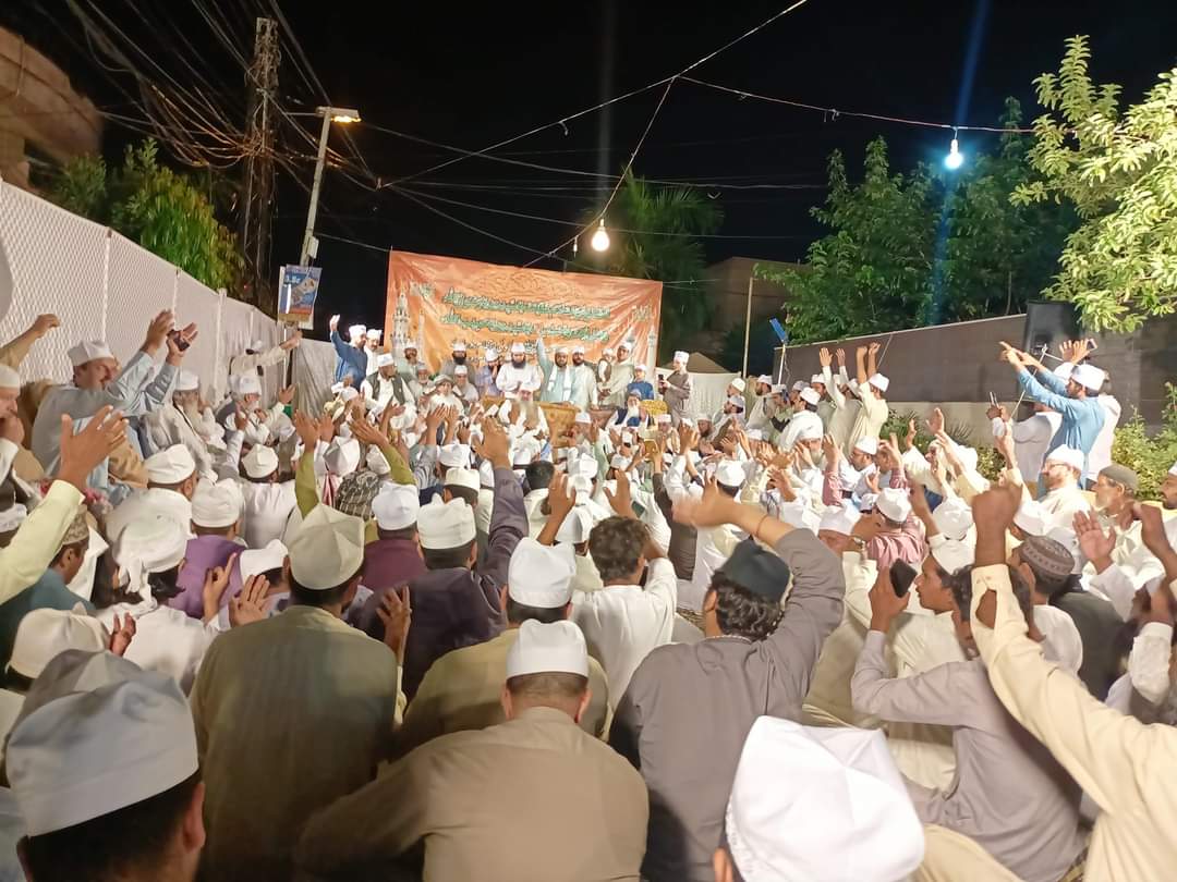 WadiAzizSharif's tweet photo. #lahore #Mehfil #RabiulAwal
بمقام۔مسلم ٹاؤن لاہور24/9/2023
محفل ذکرخداومحفل حضرت محمد مصطفےﷺ
زیرصدارت:محبوب المشائخ الحاج حضرت خواجہ محبوب الٰہی صاحب مدظلہ العالیٰ
سجادہ نشین دربار عالیہ وادی عزیز شریف چنیوٹ
#youtube https://t.co/y1S67U1v4w 
#WhatsApp 
https://t.co/UHtWl13Sjp https://t.co/7GJ0sSNiv3