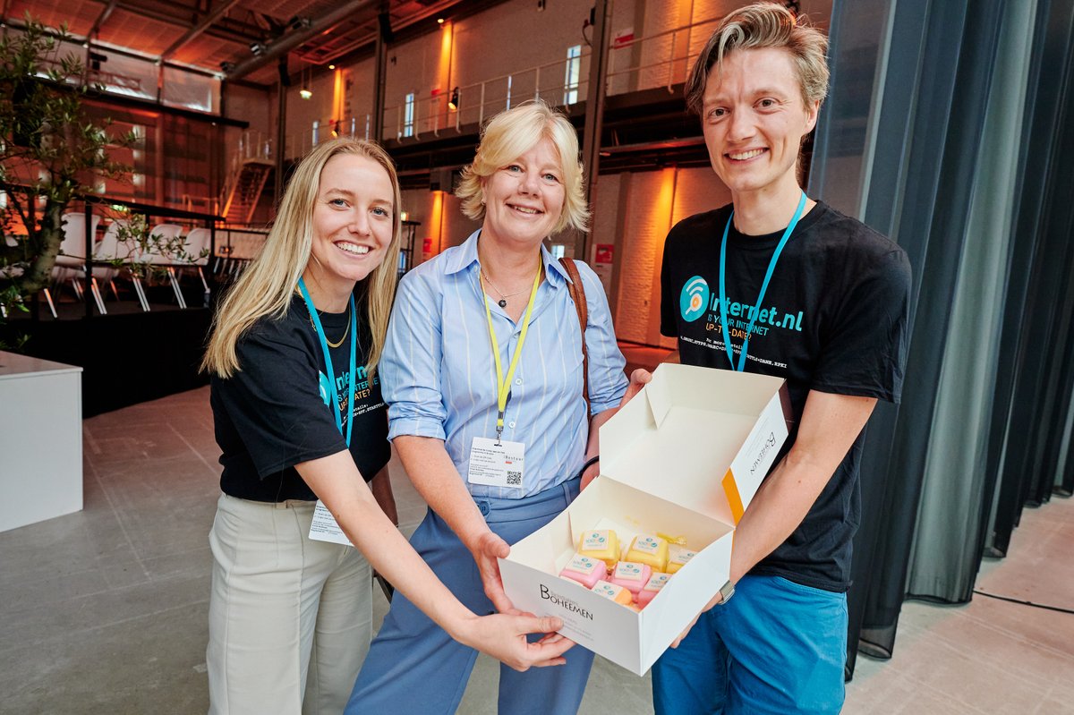 Proficiat <a href="/afelonnedoek/">Afelonne Doek NA</a> van <a href="/NA_Archief/">Nationaal Archief</a> met de 100% score op de meting moderne internetveiligheidstandaarden. Goed bestuur verdient een pluim 🪶 met 🧁! Wie volgt? Weten hoe jij er voor staat met je website?👉Test het op internet.nl. <a href="/digioverheid/">Digitale Overheid</a> <a href="/MinBZK/">Ministerie van BZK</a>  <a href="/iBestuur/">iBestuur</a>