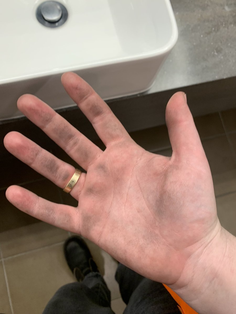 lambaml1's tweet photo. Coffee hands 🤝 cable hands 
I 💞 physical labour xxx https://t.co/Gv0ZwnaU9m