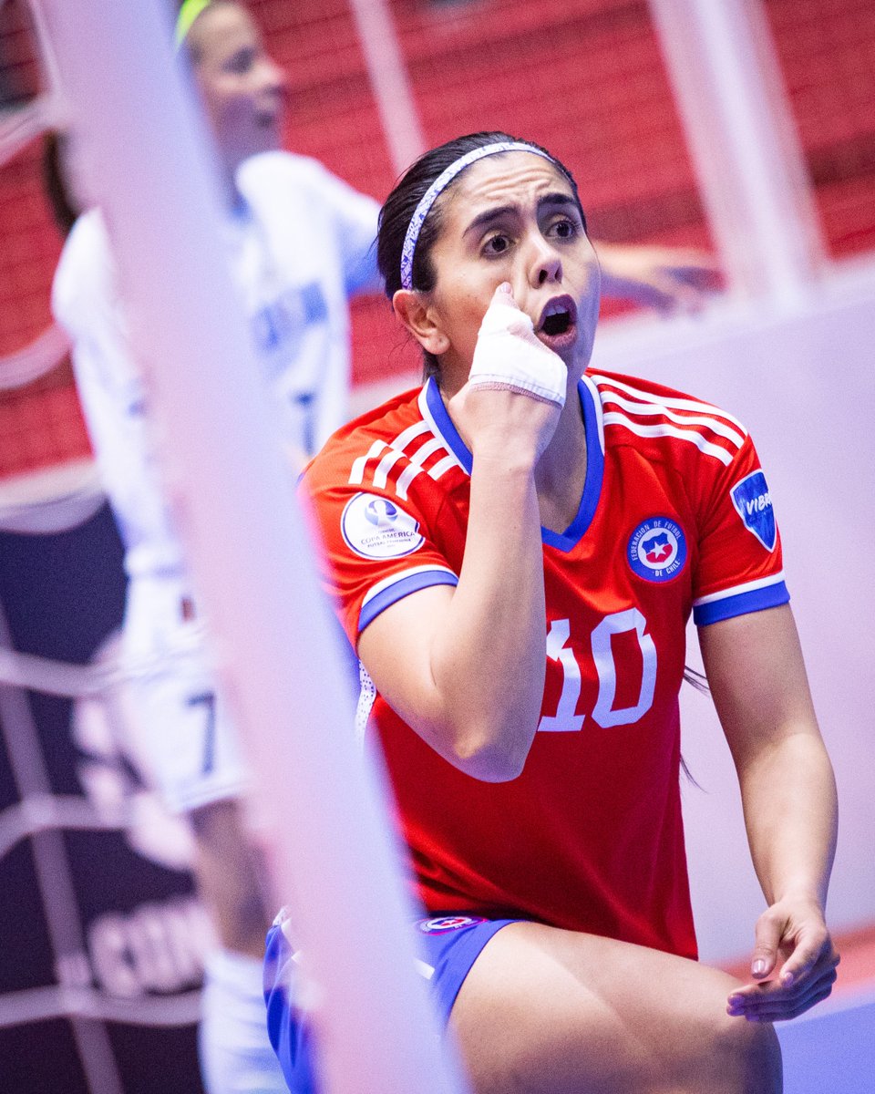 LaRoja's tweet photo. 📌 #LaRojaFutsalFemenina 🇨🇱 cayó ante Uruguay 🇺🇾 por 1-0 en la #Fecha1 del #GrupoA de la @CONMEBOL #CopaAmérica - Argentina 2023 🏆🇦🇷

🔜 Mañana, a las 20:00 horas, duelo contra Argentina 🇦🇷 por la #Fecha2 del torneo. 

📸 @CONMEBOL 

#SomosLaRoja https://t.co/7v1g5QjRr4