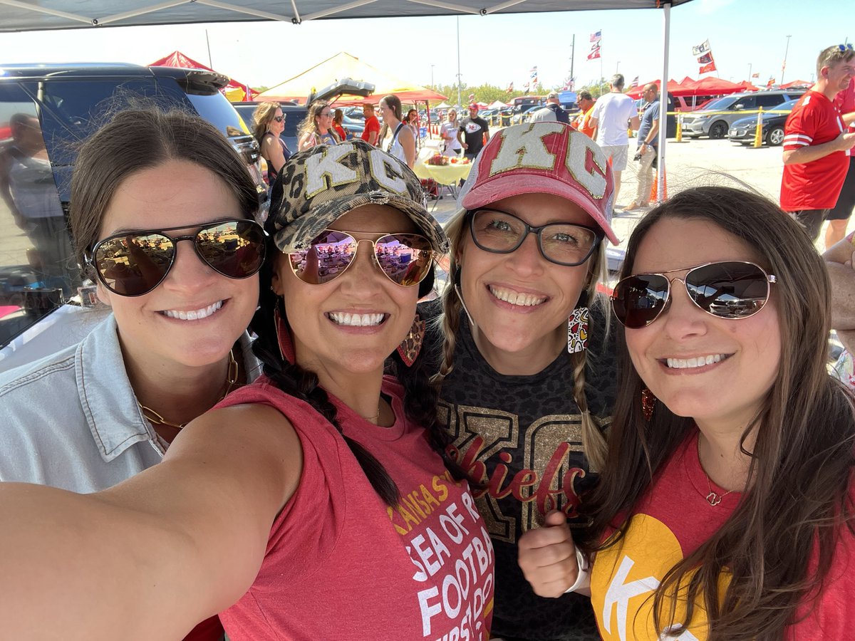 Mrs_Collier_6's tweet photo. Had wonderful weather for a great game! #ChiefsKingdom #LifeCollierized https://t.co/KlphJ89Daf