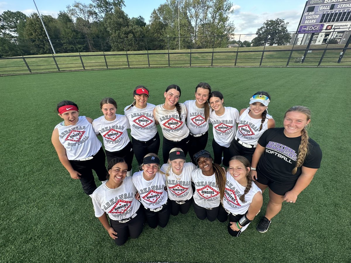 _trinityerianaa's tweet photo. No video clips from this weekend :( but we came out on top as undefeated champions!!! I had a great time attending the UCA camp and playing with my girls! I ended the weekend with a .471 BA. I had 6 singles and 2 doubles as well as great defensive. https://t.co/hmBYPn5en3