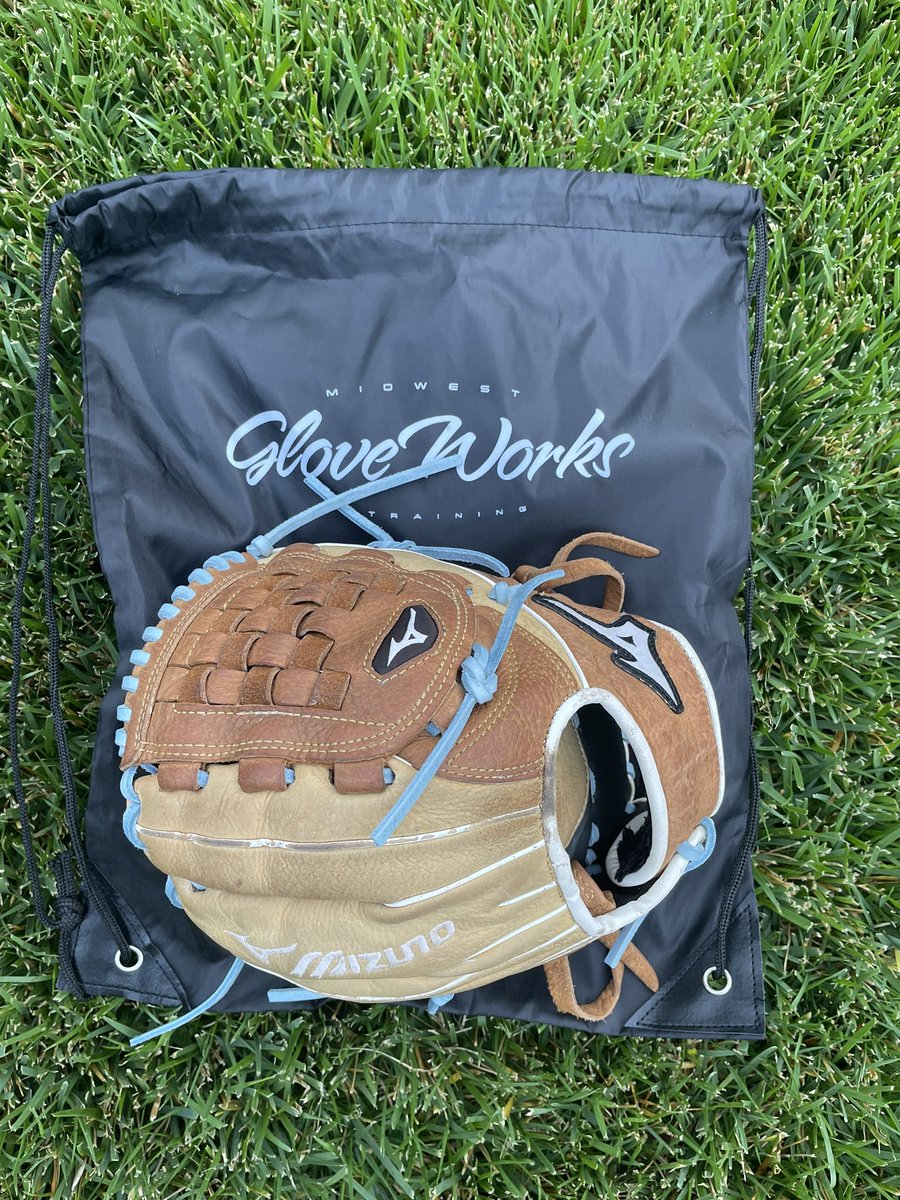 MWGloveWorks's tweet photo. Had an opportunity to work on this @mizunobaseballusa Franchise glove for @jackst.lilmanoncampus. Replaced the brown lace with Carolina Blue lace from @buyfastpitchgloves. Finished it up with a clean and condition using @ballplayersbalm #gLOVE #RelaceDontReplace #Mizuno https://t.co/v9XtTYSlfQ