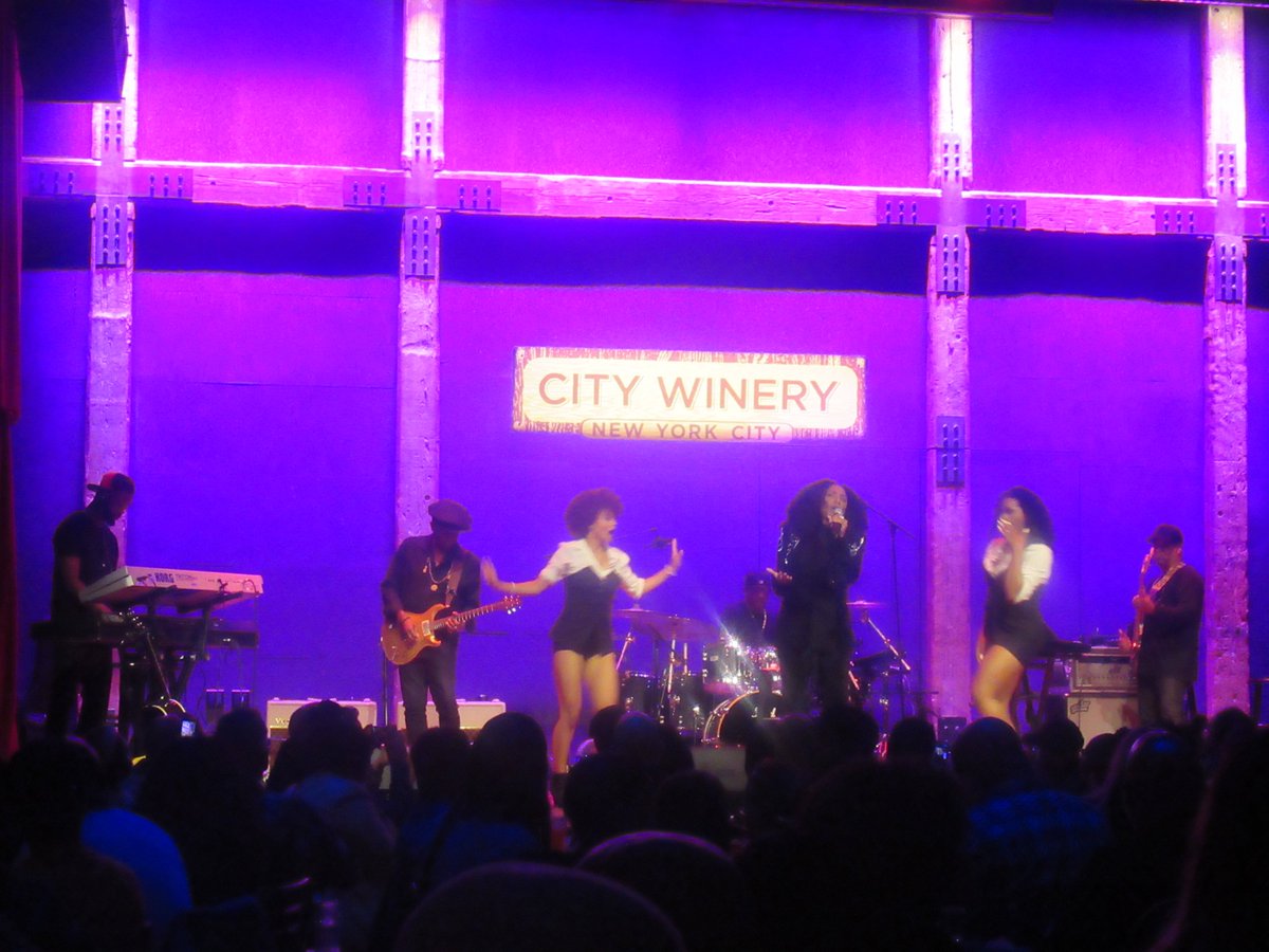 QOTDCT's tweet image. #RecentEvents #OutsideOfCT:
Karyn White [@Karyns_World] @CityWineryNYC, 9/19/2023