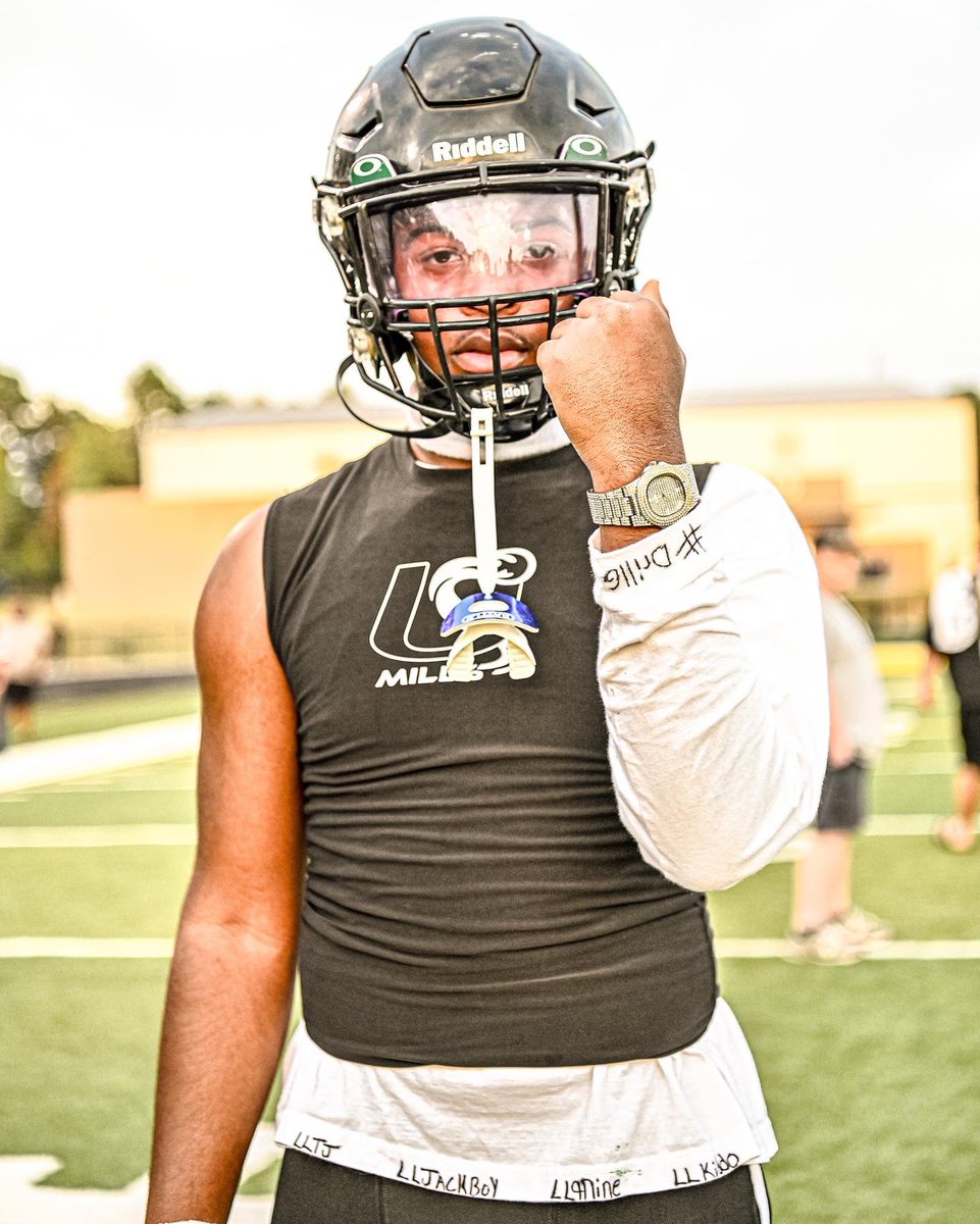 ArElite100's tweet image. 🚨Arkansas Elite Player Of The Week🚨

@Achilliesringo2 led his team to a victory, throwing a game winning touchdown and putting up great numbers. The @millsufootball remains undefeated!
@LeotisHarris2 @EarlGill10 @JaidTaylorLive 
📸 @isaac_shelor