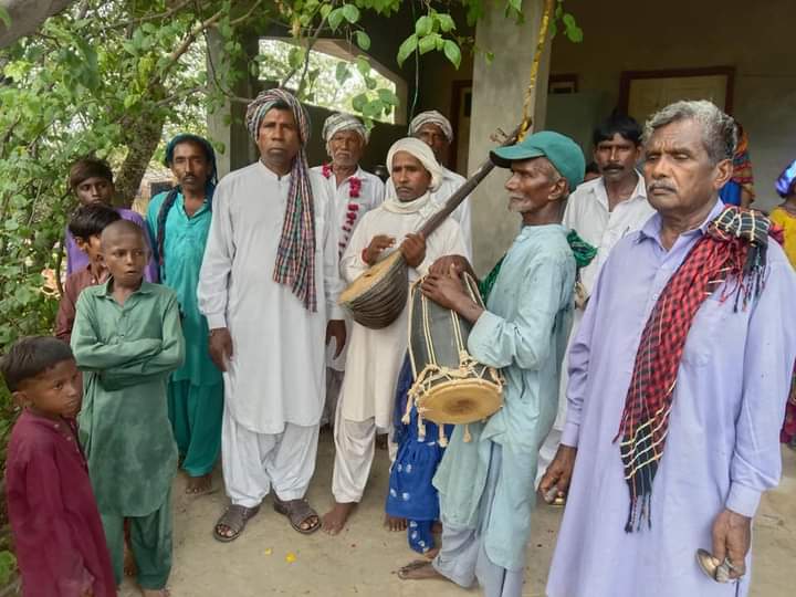 We are here, will be and forever 🌺. We love our culture. We love Sanatana Dharma 🌹, Pakistani Hindus singing Bhajans. 🌷🌺🌹