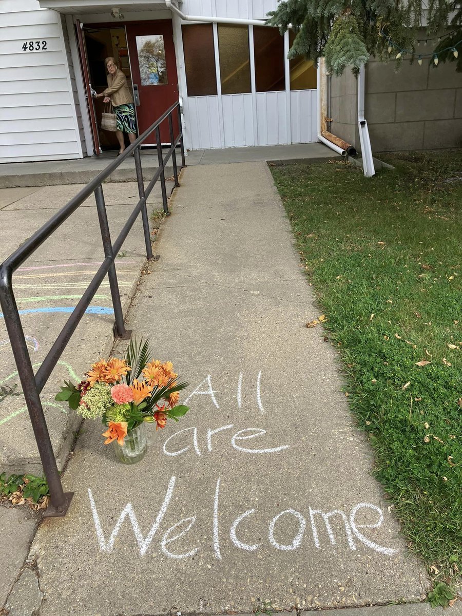 iheartedmonton's tweet photo. This is what churchgoers in Tofield were welcomed with... โค๏ธ
Photos via my aunt Yvonne Brown. Tofield United Church. #Tofield #AlbertaPride #ChooseLove https://t.co/N0yFmsmxfV