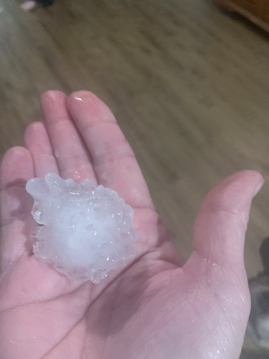 MotherofStorks's tweet photo. @Hunt_Wx @KVUE Hail in Round Rock https://t.co/0Bm0mUJFmQ