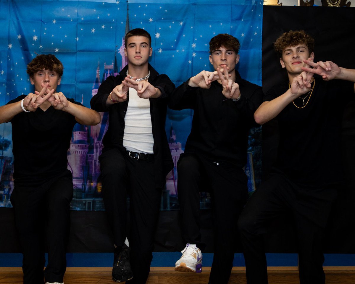 JillEmmer's tweet photo. Highlight photos from the @BCHS_SDE Homecoming Photobooth linked here. Lots more photos to come! https://t.co/bmaKK2FGSd https://t.co/NyEyHJUv68