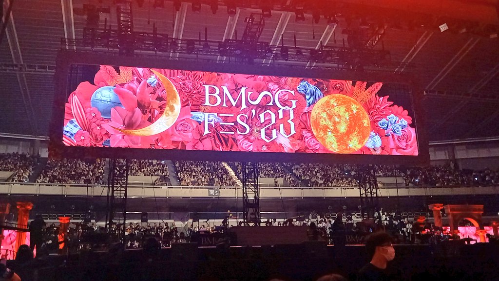 maruko418629's tweet photo. 去年に続きセンター５列目😇✨しかもステージツアーにも参加できました😭✨️おまけに24分の１で推しを引き当て、一生分の幸運は使い果たしました😂ありがとうございました🧡
#BMSGFES23 https://t.co/tXc2KEG0RM