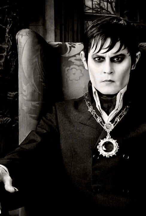 LynnInNC412's tweet photo. Johnny Depp as  Barnabas Collins in the 2012 film Dark Shadows. https://t.co/hBQ7dvPBld