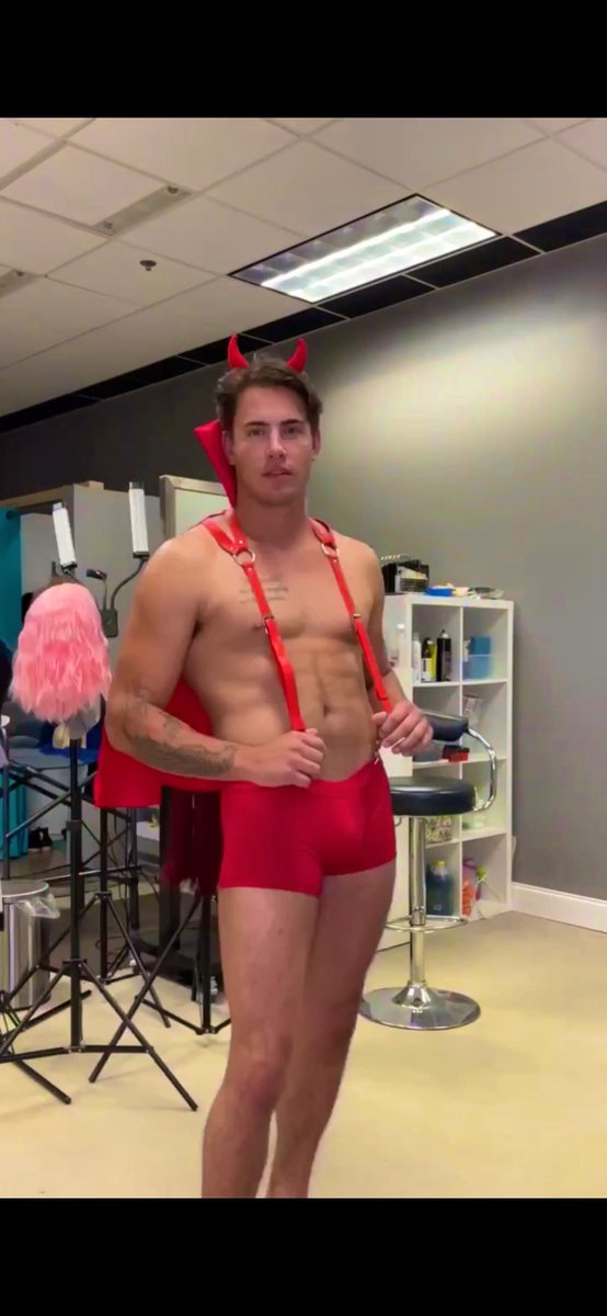CosplayerGuys's tweet photo. Want to be featured? DM your favorite hot guy in costume & follow us. #thedevil #FrontBump #Halloween #guysinunderwear #gay #GayDevil #GayHalloween #Halloween #devil #GayCosplay #Cosplay #guysintights #underwearbulge https://t.co/M6cStDe1mW
