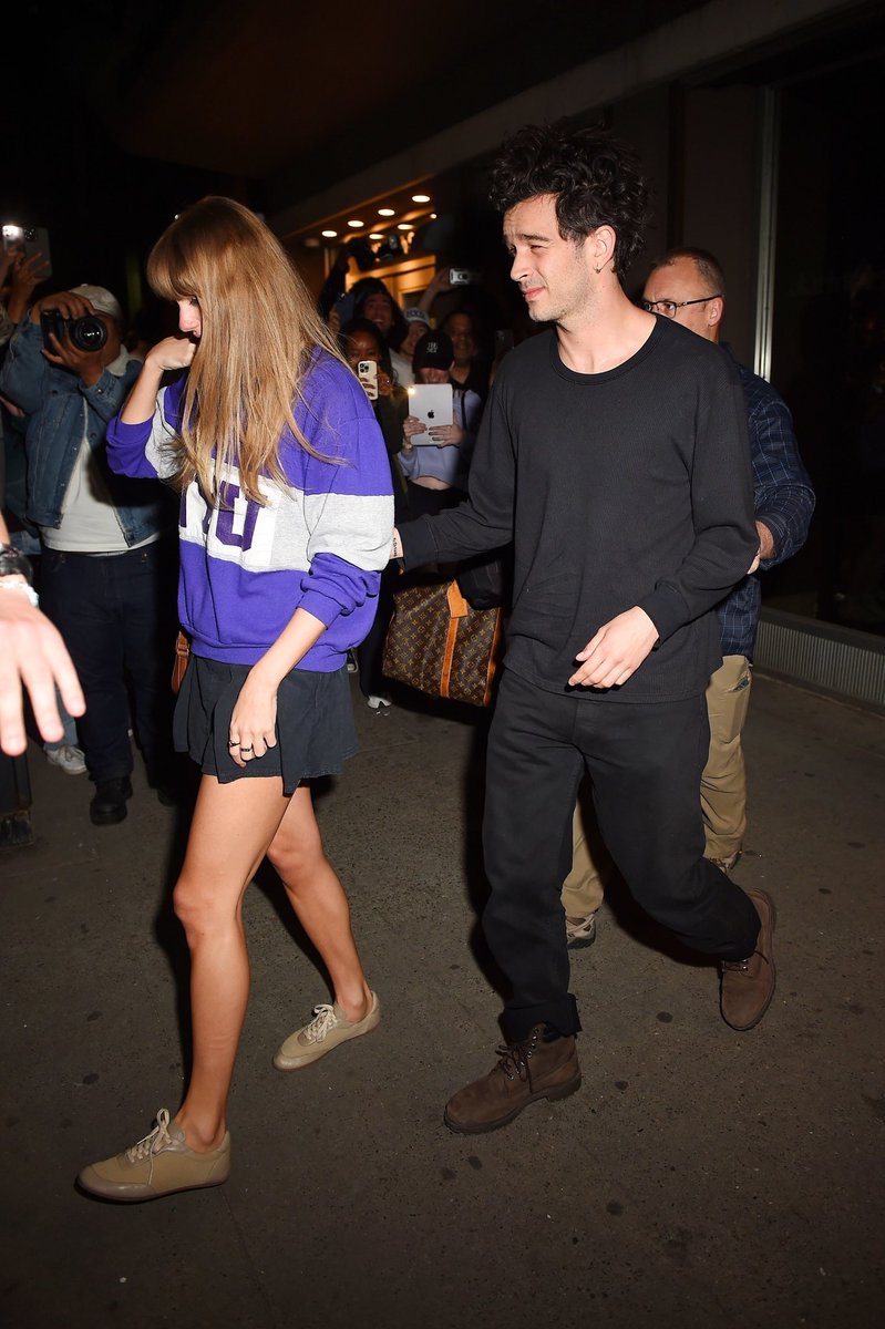 bookbag09's tweet photo. “Don’t walk in front of me; I may not follow.
Don’t walk behind me; I may not lead.
Just walk beside me and be my friend.”
-Albert Camus

“It’s nice to have a friend.”
-Taylor Swift https://t.co/aoHu2WP34P