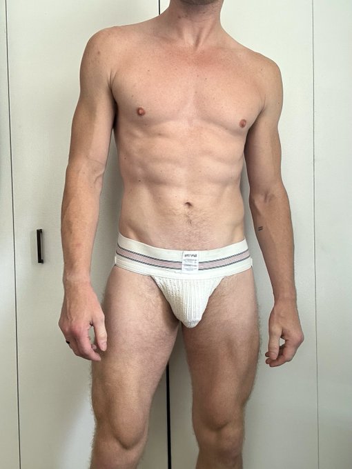4 pic. Underwear fetishists: This one is for you. ?

10 minutes of the styles I don't often wear:
https://t