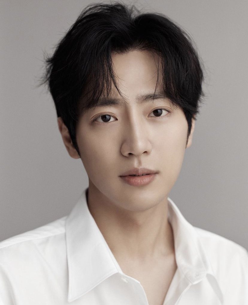 #LeeSangYeob reportedly will tie a knot with his non-celebrity girlfriend in March 2024

they are currently preparing for the wedding and the bride to be is said to have an outstanding beauty