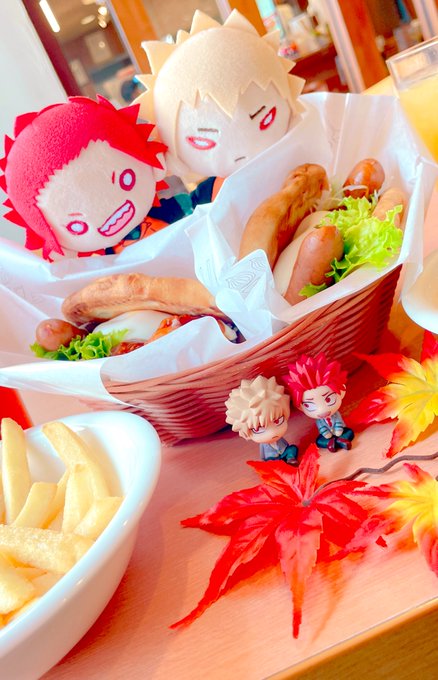モス!モス!今までで1番黄身がとろ～りだった!(こぼした)ポテトがホックホクでソースつけて食べたら最高でした!あと1口目かぶりついた時にソーセージから肉汁がプシャってなったので皆様1口目気をつけて! 