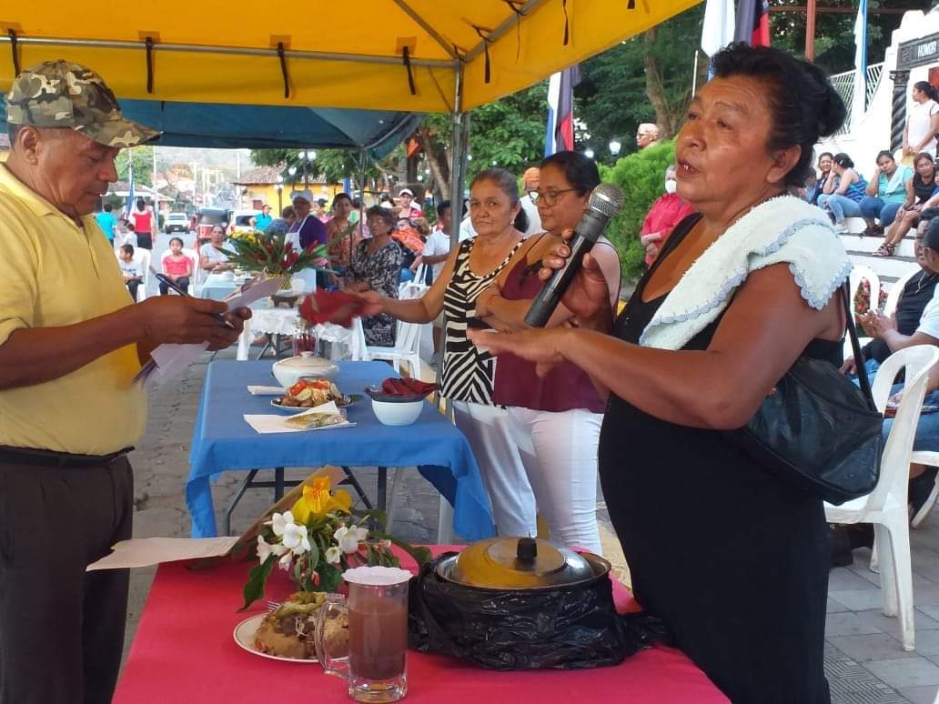 Se realizó el concurso gastronómico 'Sabores de mi Patria Bendita' en el municipio de #Diriomo, actividad que promueve la degustación de las comidas tradicionales. #AmoraNicaragua #PatriaBenditayLibre #AdelanteGranada2