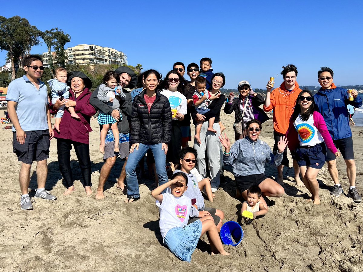 ⁦@StanfordRadOnc⁩ ⁦@StanfordRO_Res⁩ ⁦@SUMedPhysics⁩ family and friend get together beach party 🏖️. Thank you ⁦@ADiazPC⁩ and ⁦@RamishMedphys⁩ for organizing. ⁦@zyang0526⁩ ⁦@LeweiZhao⁩ ⁦@YuGaoMedPhys⁩