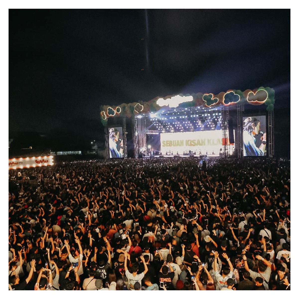 Memenuhi undangan Mas Ucup <a href="/kikiauliaucup/">Kiki Ucup</a> pas Road to Ideafest kemarin, semalam bersama bunda  dan Alam seru-seruan nonton Sheila on 7 di Pestapora bersama puluhan ribu kawula muda Jakarta dan sekitarnya. Eh, ada Mas <a href="/kaesangp/">“kak” Kaesang</a> dan Mbak <a href="/erinagudono/">Erinagudono</a> juga.