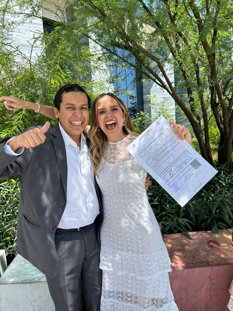 diegohdeza94's tweet photo. Ayer me casé por el Civil con el amor de mi vida mi @aclg_123 y todo lo que vivimos fue maravilloso un festejo sencillo y sobrio pero lleno de apapachos y cariño y si... Fue mucho mejor de lo que siempre soñé!! 

Gracias de todo corazón de parte de los Hernández Lamas https://t.co/hnOyQaOYni