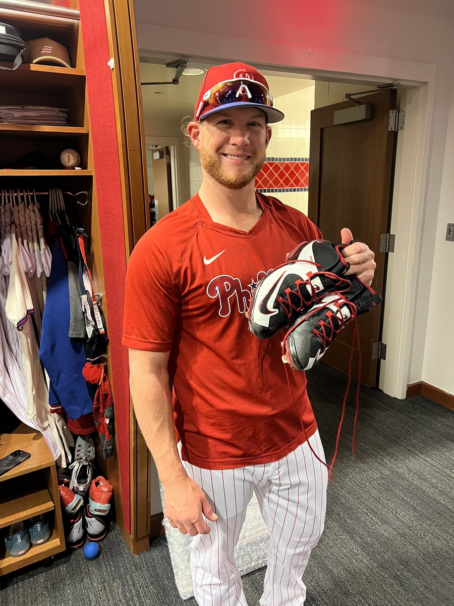A win means another giveaway! Who wants @Kimbrel46's signed cleats??? RT for a chance win // atmlb.com/3Zs4KSk