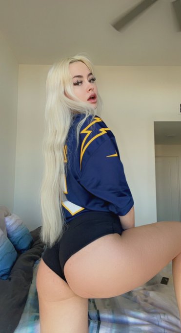 Tali 👼🏼 - hey chargers https://t.co/I1Syf6ZI9j
