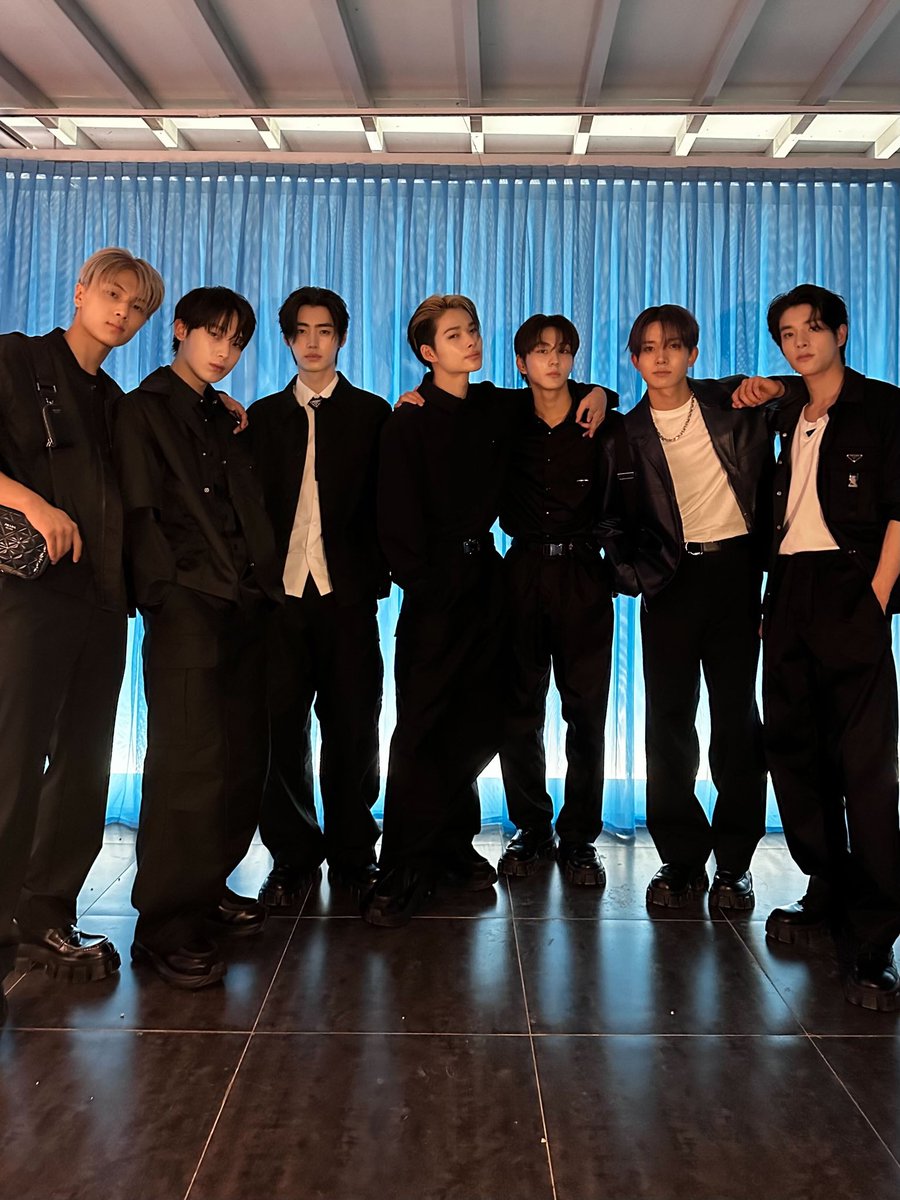 Our hearts resonate with the creative energy as if we've stepped into a world is a work of art. In Prada Mode Seoul, time pauses, and we find ourselves wrapped in the embrace of culture and fashion, making memories that will forever shine in the gallery of our souls.