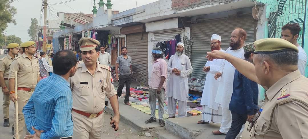 बगैर भेदभाव के अपने विवेक से ड्यूटी करने वाले ईमानदार इंस्पेक्टर  श्री उदयवीर सिंह ऐसे कुशल और ईमानदार पुलिसकर्मियों पर ही लोगों का भविष्य टिका होता है पुलिस को अपना काम बहुत ही सोच समझकर करना चाहिए ना कि किसी के बहकावे में आकर के निर्दोष व्यक्ति पर कार्रवाई करना चाहिए।<a href="/Uppolice/">UP POLICE</a>