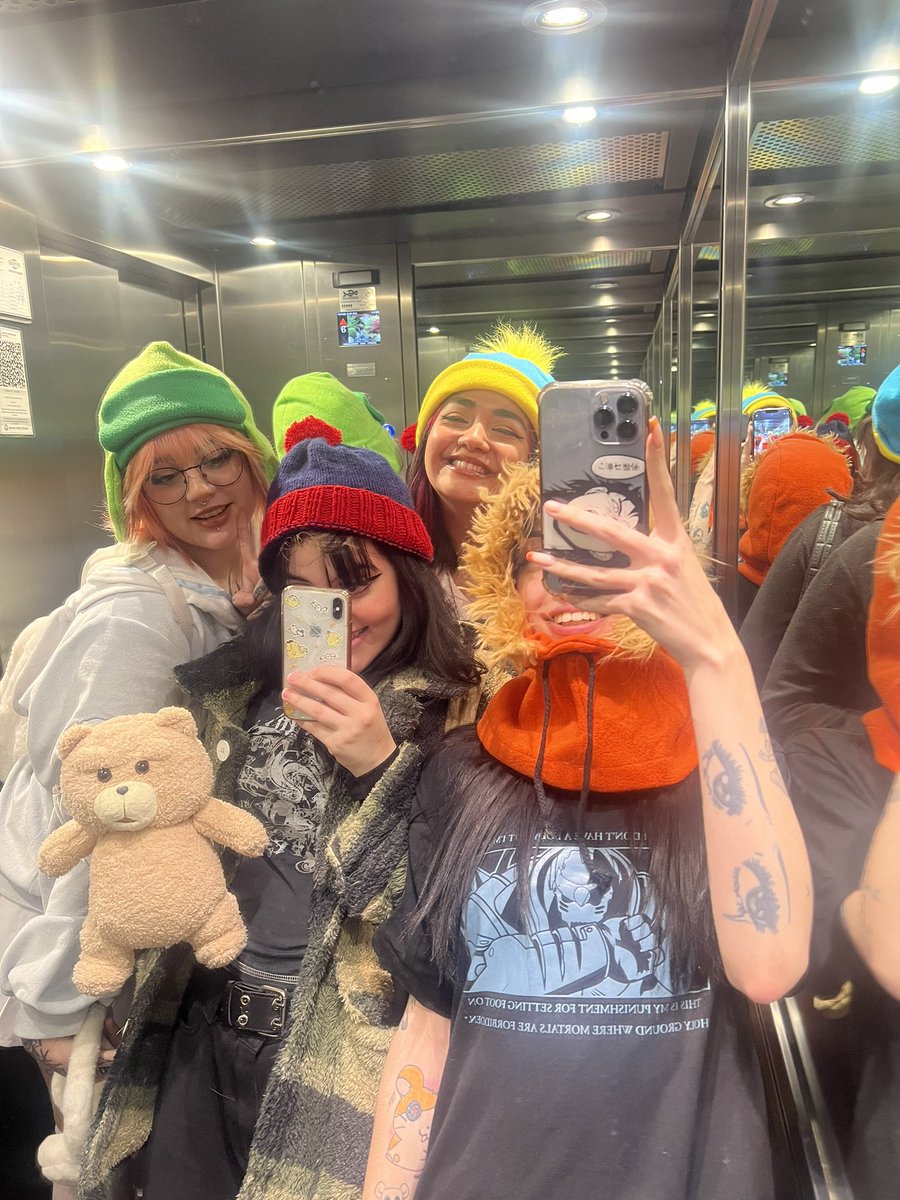 mi amiga compró gorros de south park