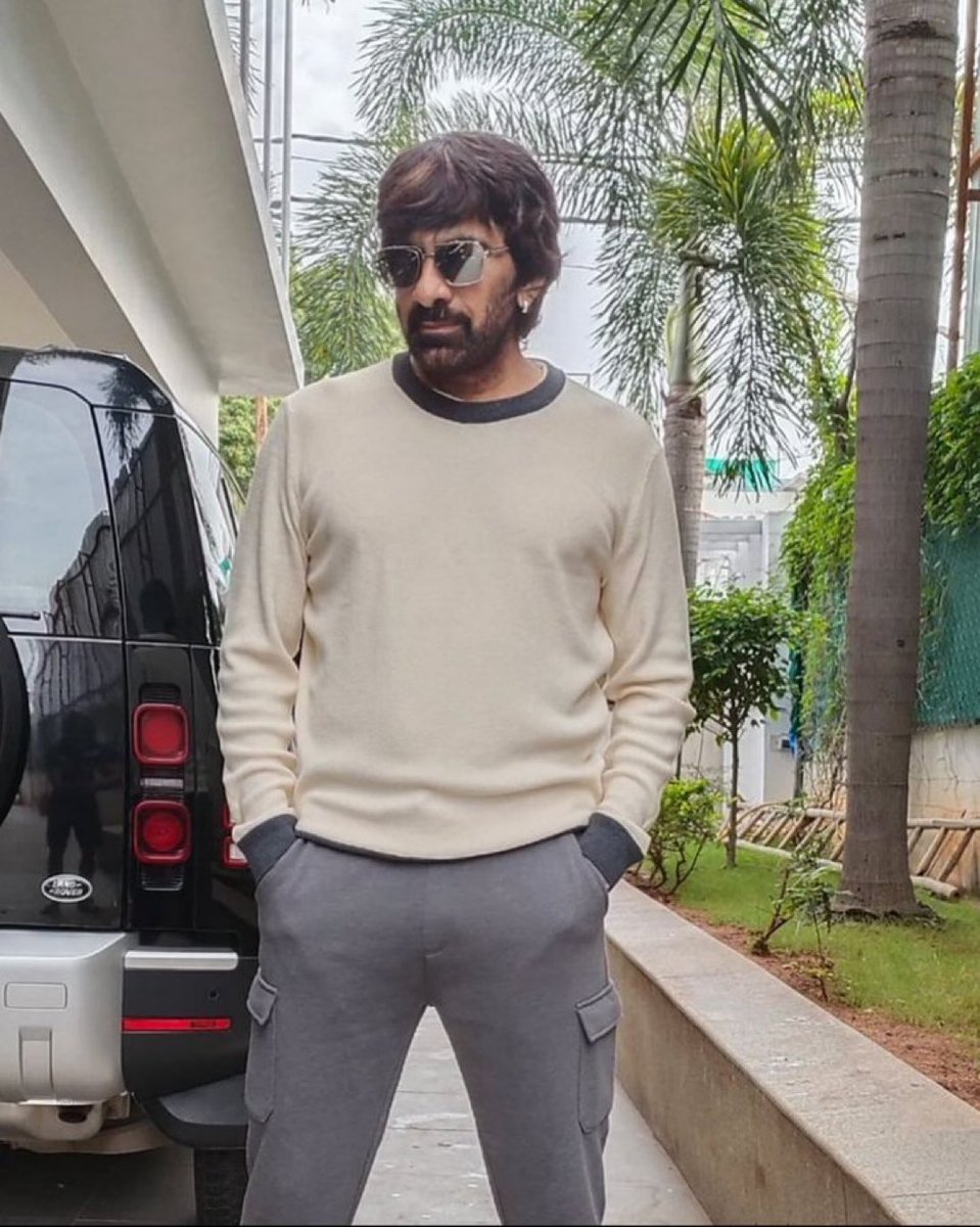 RavitejaFanArmy's tweet photo. Kick hairstyle @RaviTeja_offl 
#RaviTeja #TigerNageswaraRao https://t.co/k4wWxHKfJT