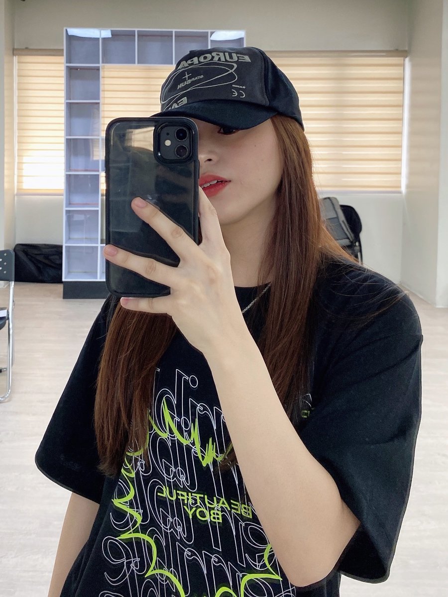 📟 [#YGIG_GM] 

Hallu, WeGooo!!! It's monday again! Lagi niyong tatandaan na hindi masamang magsimula ulit sa mga bagay na gusto niyong gawin. Ika nga "Try and try until you succeed." kasi kung para sayo, para sayo talaga 😉

#JMightSeeYou #YGIGJM