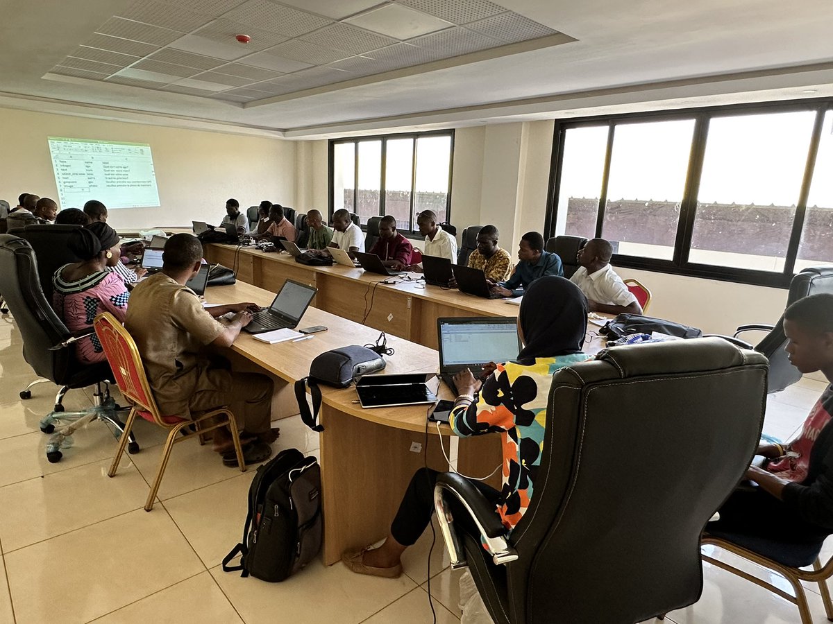 drsarankafadi's tweet photo. Hier s’est tenue notre formation en #ODK Collect. Thank you Dr @Consaid86 for making this happen.
#Data is Key 🔑 
@CheveningFCDO @UKinGuinea @guinee_oms @unfpa_guinee @globalforhealth @bahoro09 @OIMGuinee @WashFellowship @nosmodeles224 https://t.co/dRVuxu6xdE
