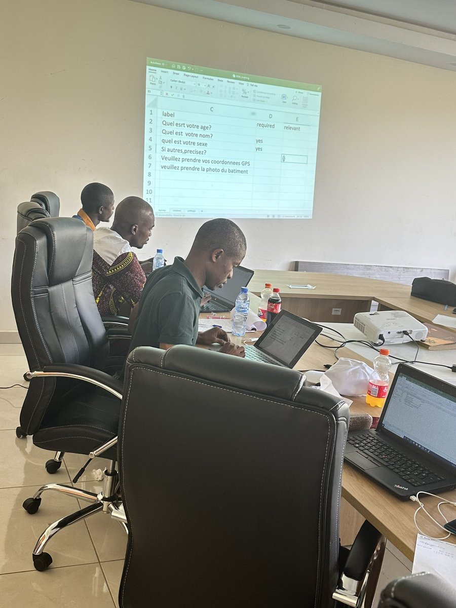 drsarankafadi's tweet photo. Hier s’est tenue notre formation en #ODK Collect. Thank you Dr @Consaid86 for making this happen.
#Data is Key 🔑 
@CheveningFCDO @UKinGuinea @guinee_oms @unfpa_guinee @globalforhealth @bahoro09 @OIMGuinee @WashFellowship @nosmodeles224 https://t.co/dRVuxu6xdE