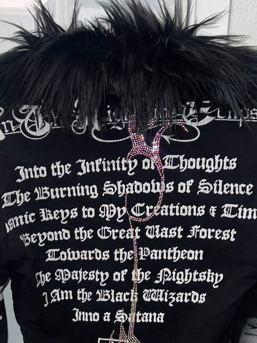 Just finished sewing up my set. Some detail shots. https://t.co/HRBLNiU0ii