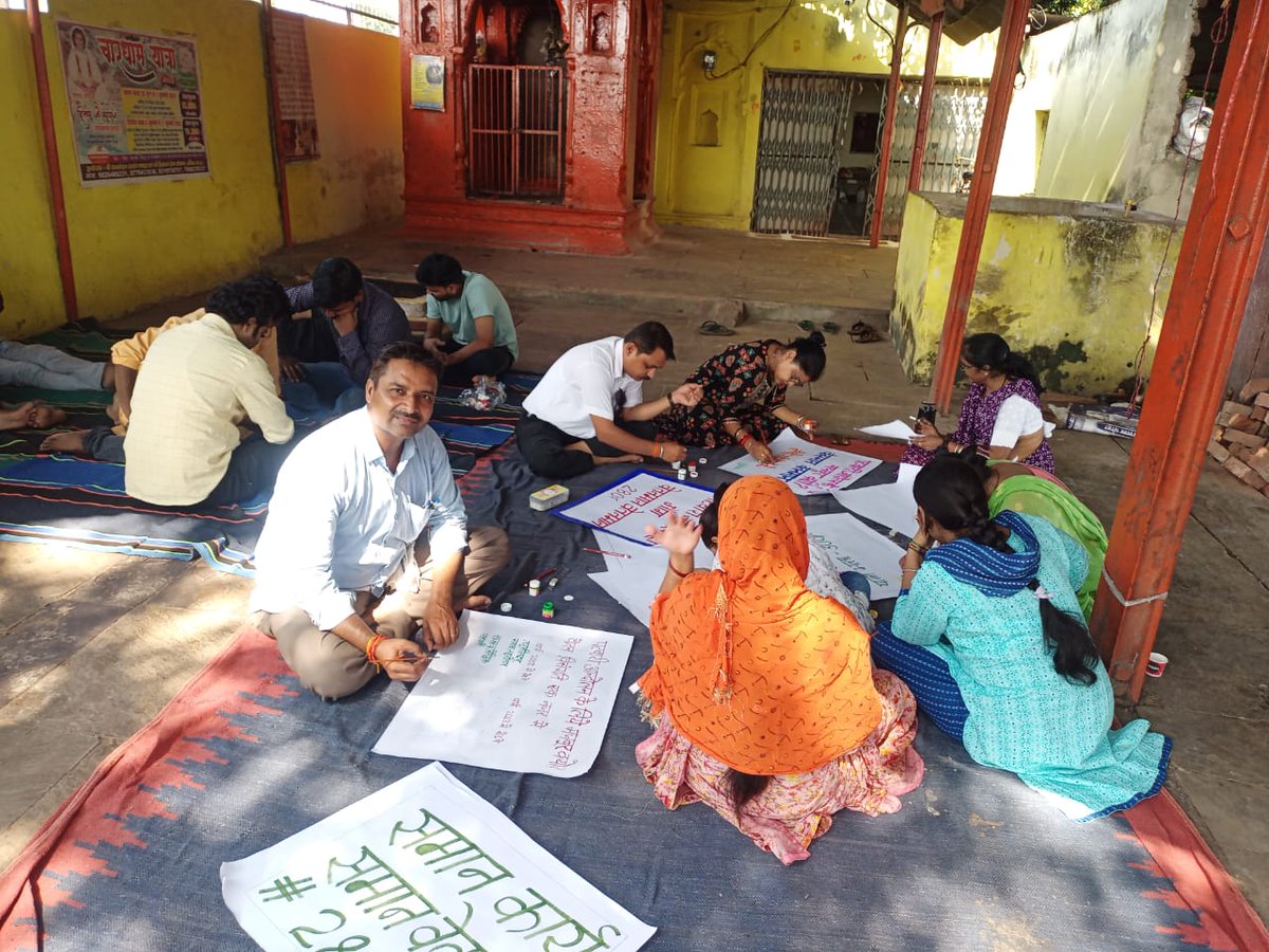 #पटवारी_आमरण_अनशन
#प्रधानमंत्री_और_पटवारी
<a href="/CMMadhyaPradesh/">Chief Minister, MP</a> <a href="/OfficeofSSC/">Office of Shivraj</a>
<a href="/PMOIndia/">PMO India</a> <a href="/narendramodi/">Narendra Modi</a> 
<a href="/AmitShah/">Amit Shah</a> <a href="/TheLallantop/">The Lallantop</a> <a href="/BBCHindi/">BBC News Hindi</a>
Madhy pradesh का पटवारी आज सड़कों पर है