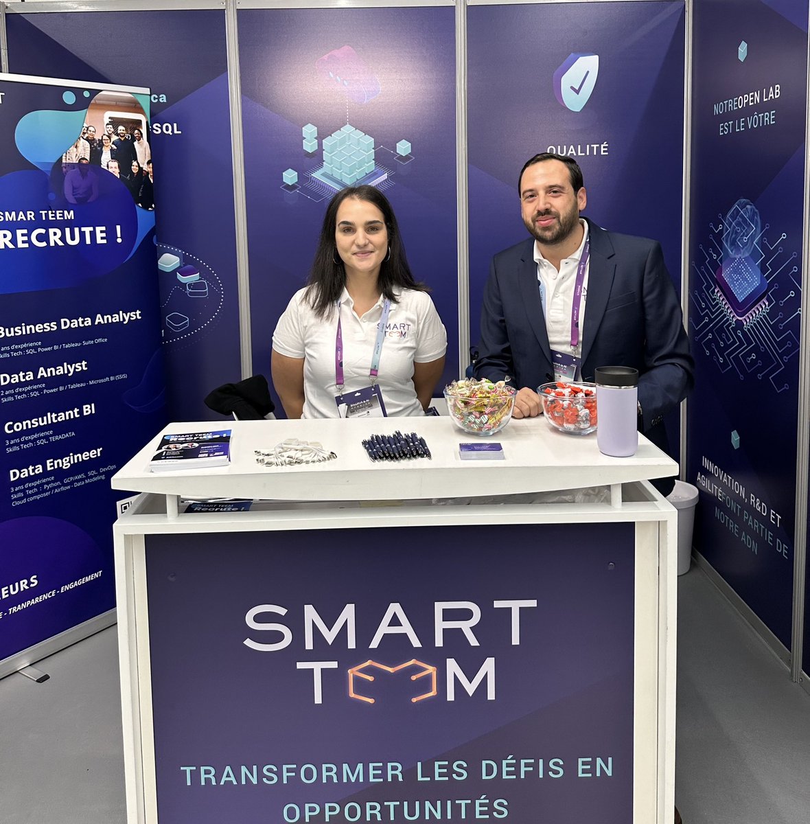 J-J 🛎 C’est parti pour le salon Big Data 2023 ! 

L’équipe est prête à vous accueillir pour vous faire découvrir notre offre, nos réalisations et notre data lab. 🧩 

#bigdataparis #BDAIP23 #Bigdata #BI #IA #Data #Lab 
➡️smartteem.com