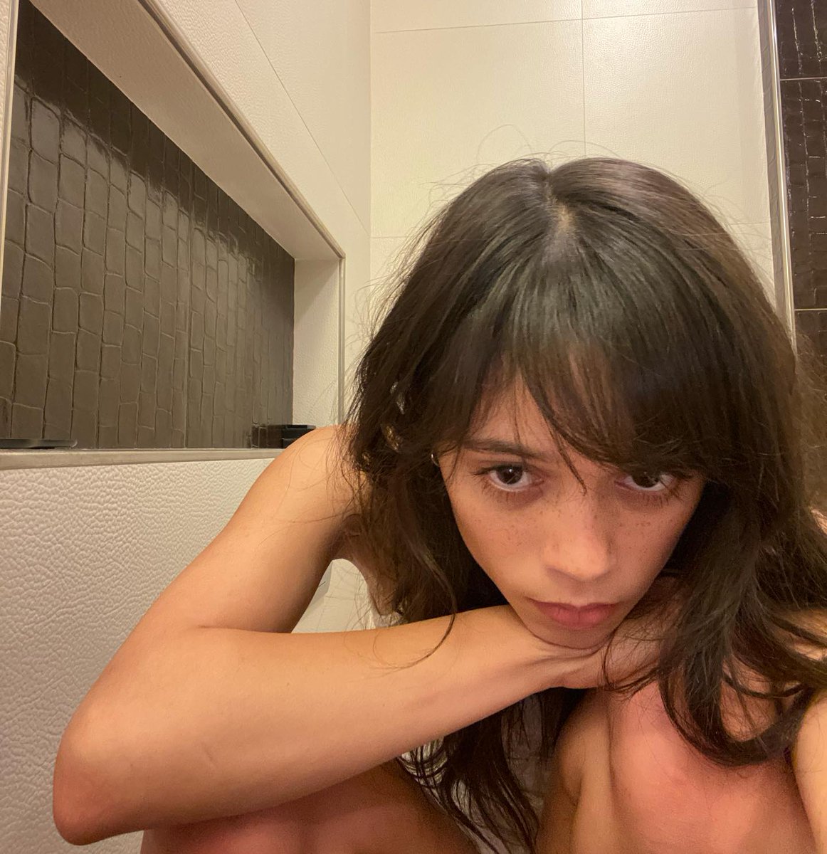 spontaneous shutter therapy for boredom. they called it 𝘶𝘯𝘦𝘹𝘱𝘦𝘤𝘵𝘦𝘥 𝘤𝘭𝘪𝘤𝘬𝘴 𝘪𝘯 𝘥𝘶𝘭𝘭 𝘵𝘪𝘮𝘦𝘴.