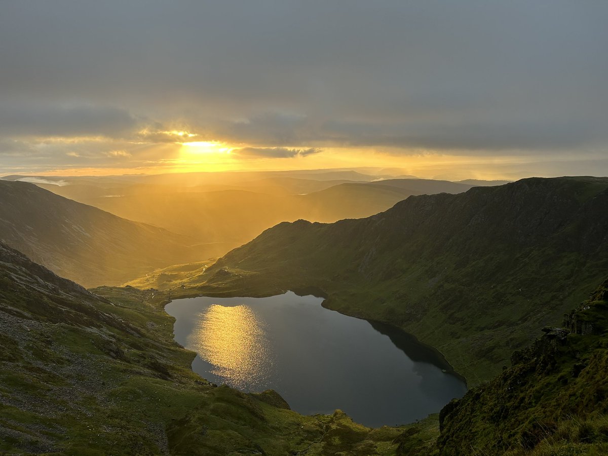 Welsh 3 peaks with 3 mad hatters a total lost night of sleep and still managed to stay  up to last orders to celebrate a fabulous day in the hills 🤣