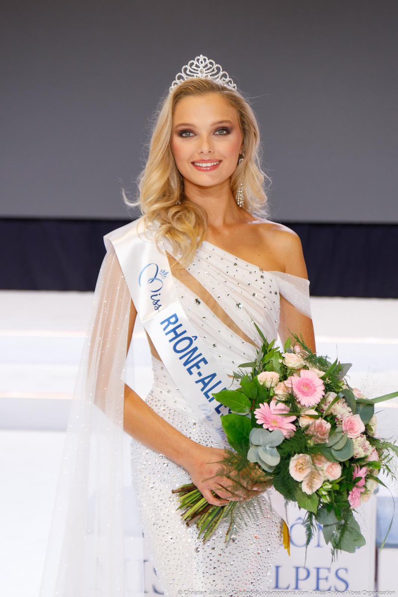 MissFrance's tweet photo. Félicitations à Alizée Bidaut élue Miss Rhône-Alpes pour #MissFrance2024 ! https://t.co/62lYpRIuC1