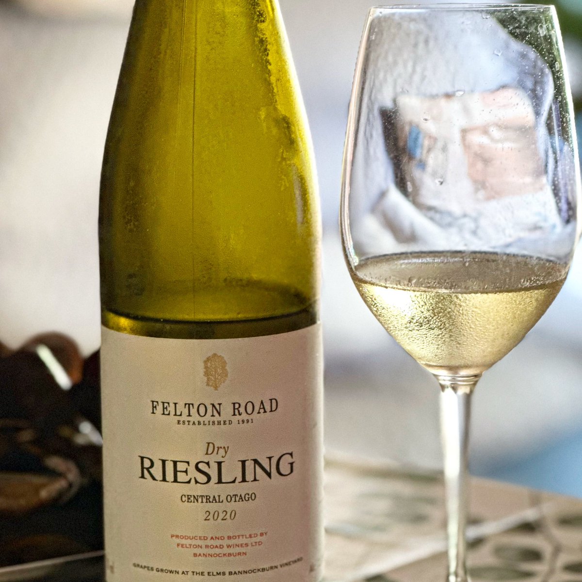 🏰 Felton Road 
🍷 Riesling dry 2020
🗺 #centralotago 
🍇 #riesling 

🎯 En boca es sorprendentemente expansivo ya que la acidez se integra perfectamente con el peso y la profundidad de la fruta. Un Riesling seco, audaz y expresivo.