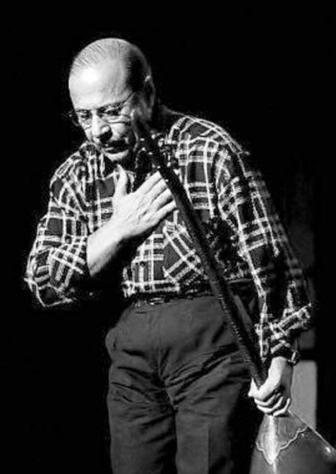 Güneşe gülle at, karartır mı hiç? Allah sevmediğini yaratır mı hiç? İnsan olan insan darıltırmı hiç? Haksızlık haksızın özünden olur.
#NesetErtas 
Ruhun, şad olsun Bozkırın Tezenesi...