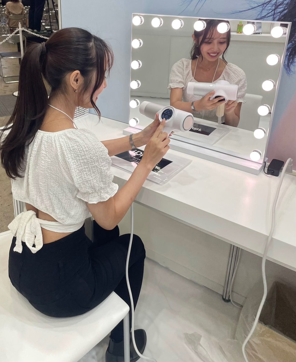 sani_shimizu's tweet photo. 発売前の次世代のドライヤー💆🏻‍♀️
髪質別セラミック&amp;タッチパネル✨
#ラブストック
#iDryer 
#ECOALA 
#ドライヤー https://t.co/3EhGRrWGbI